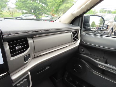 Used 2024 Ford Expedition Max XLT AWD/4WD image 22