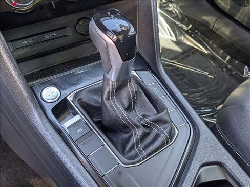 Used 2023 Volkswagen Taos SE w/ Panoramic Sunroof Package image 12