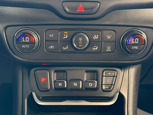 Used 2019 GMC Terrain SLT w/ Preferred Package image 29