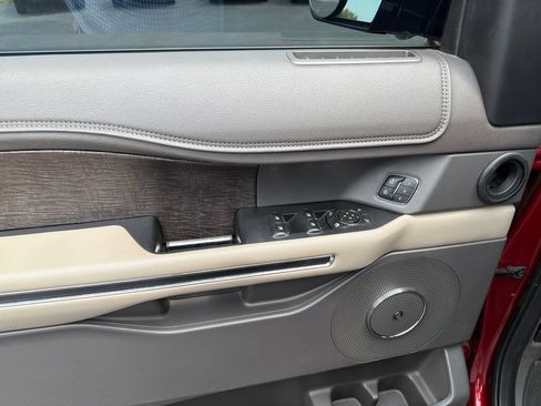 Used 2019 Ford Expedition Limited w/ Equipment Group 302A RWD image 6