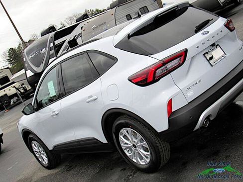 New 2025 Ford Escape Active w/ Active Premium Tech Pack image 29