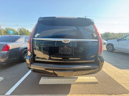 Used 2019 Cadillac Escalade Luxury AWD/4WD image 6