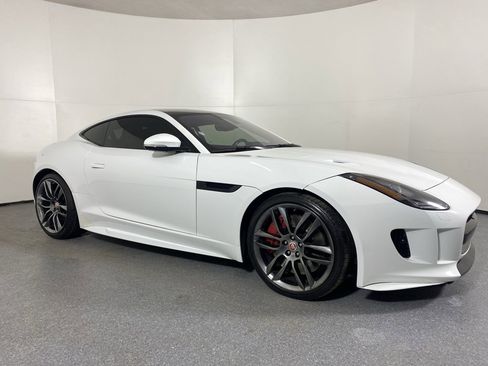 Used 2017 Jaguar F-TYPE R image 3