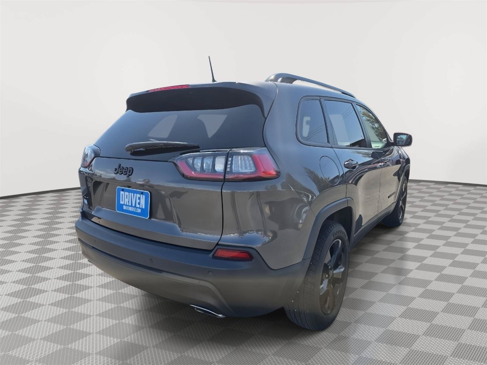 Used 2019 Jeep Cherokee Latitude Plus AWD/4WD image 4