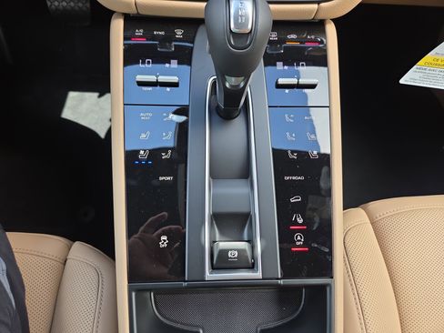 Used 2025 Porsche Macan image 22