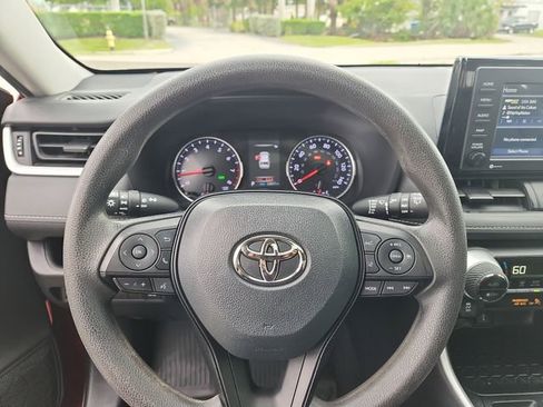 Used 2020 Toyota RAV4 XLE w/ Convenience Package FWD image 23