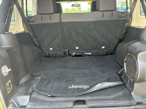 Used 2013 Jeep Wrangler Unlimited Sahara w/ Connectivity Group AWD/4WD image 23