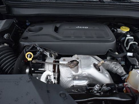 Used 2019 Jeep Cherokee Limited w/ Luxury Group AWD/4WD image 40