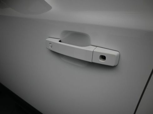 Used 2022 Land Rover Defender 110 S image 32