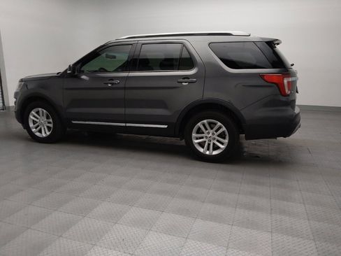 Used 2017 Ford Explorer XLT image 3