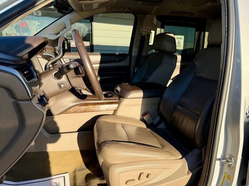 Used 2018 Chevrolet Suburban LT image 10