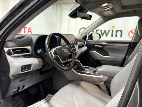 Used 2023 Toyota Highlander Platinum AWD/4WD image 25