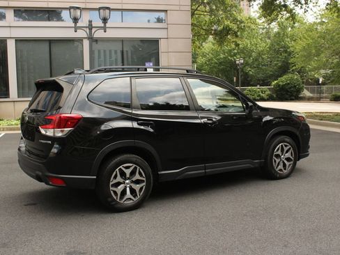 Used 2023 Subaru Forester Premium AWD/4WD image 7