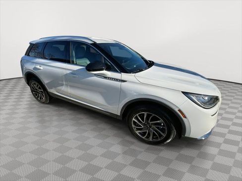 Used 2022 Lincoln Corsair Standard w/ Equipment Group 101A image 8