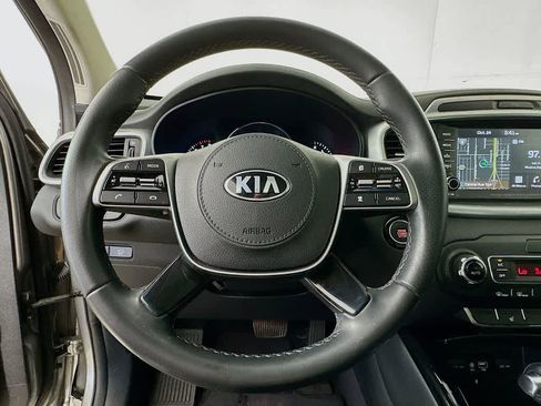 Used 2019 Kia Sorento SX image 16