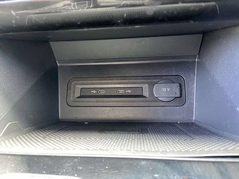 Used 2022 Volkswagen Atlas Cross Sport SE FWD image 27