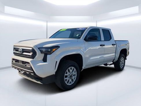 Used 2025 Toyota Tacoma SR image 7