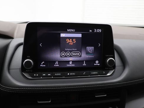 Used 2023 Nissan Rogue SV w/ SV Premium B Package image 23