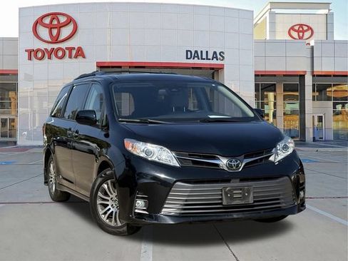 Used 2019 Toyota Sienna XLE Premium FWD image 1