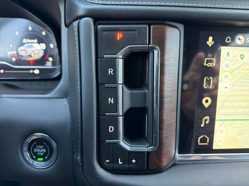 Used 2023 GMC Yukon Denali Ultimate AWD/4WD image 15