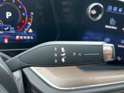 Used 2025 Chevrolet Tahoe High Country AWD/4WD image 28