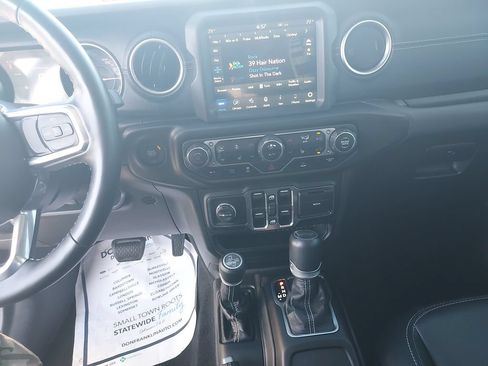 Used 2023 Jeep Wrangler Unlimited Sahara w/ Cold Weather Group AWD/4WD image 20