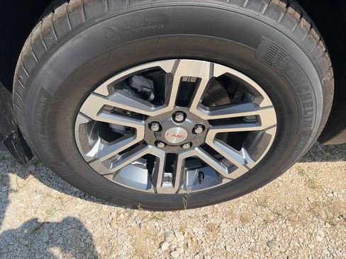 New 2027 GMC Terrain Elevation w/ LPO, Floor Liner Package AWD/4WD image 10