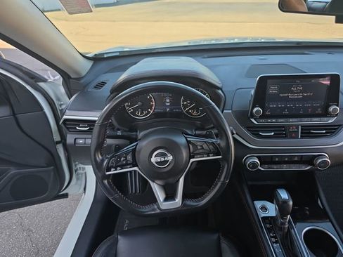 Used 2023 Nissan Altima 2.5 SR FWD image 13