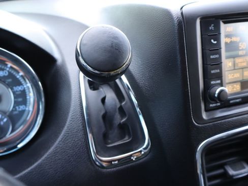 Used 2015 Chrysler Town & Country S w/ Driver Convenience Group FWD image 9