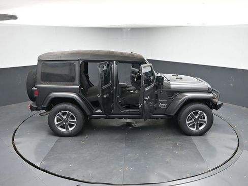 Used 2018 Jeep Wrangler Unlimited Sahara image 48