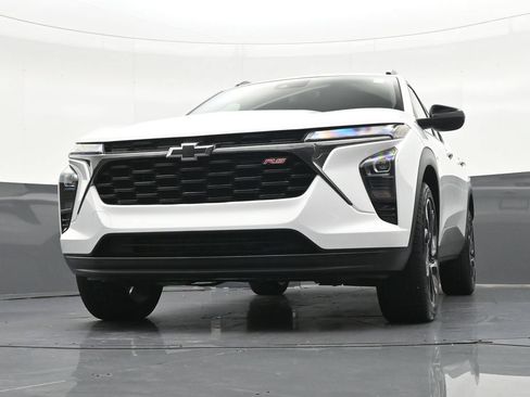 Used 2025 Chevrolet Trax RS FWD image 35