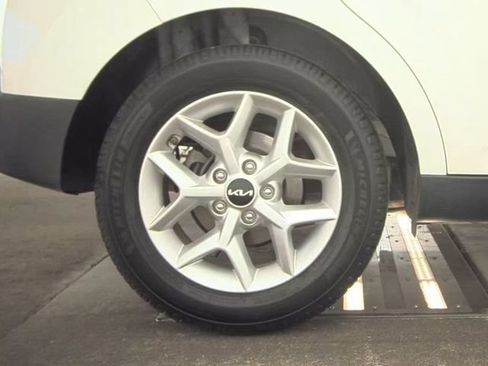 Certified 2022 Kia Soul LX w/ Technology Package FWD image 13