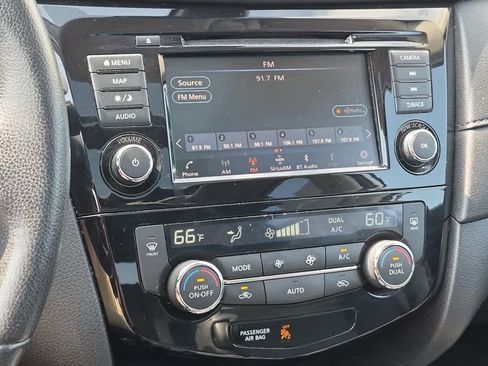 Used 2020 Nissan Rogue SV w/ Sun & Sound Touring Package FWD image 17