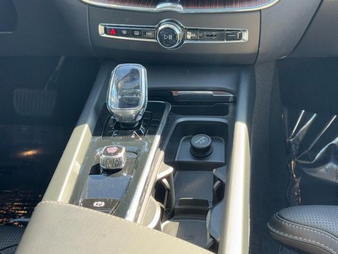 Used 2023 Volvo XC60 T8 Ultimate w/ Climate Package image 15