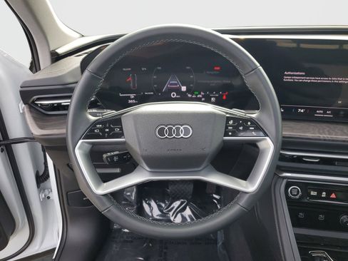 Used 2025 Audi Q5 Premium w/ Convenience Package image 23