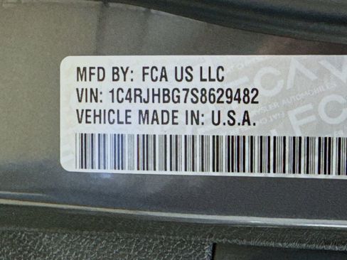 Used 2025 Jeep Grand Cherokee Limited w/ Luxury Tech Group II AWD/4WD image 31