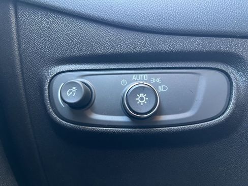 Used 2018 Chevrolet Equinox LT image 15