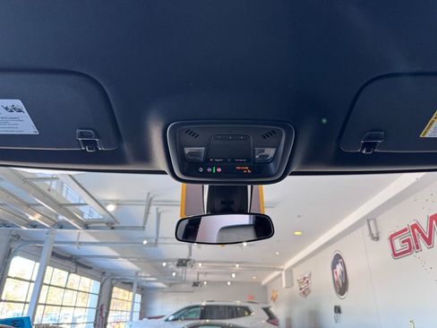 Certified 2023 Chevrolet Traverse LT image 28