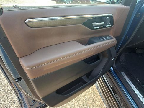 New 2026 Chevrolet Suburban High Country AWD/4WD image 15
