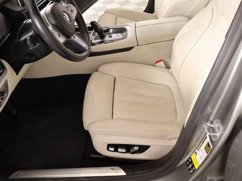 Used 2021 BMW 750i xDrive w/ Executive Package image 13