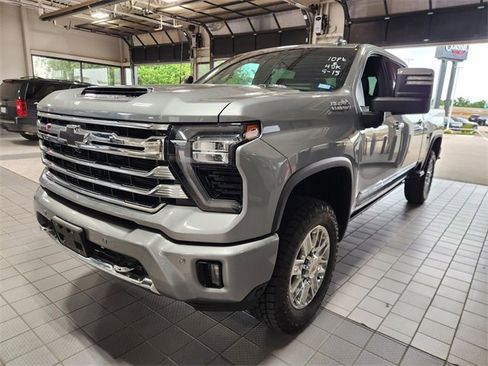 Used 2024 Chevrolet Silverado 2500 High Country w/ High Country Premium Package AWD/4WD image 3