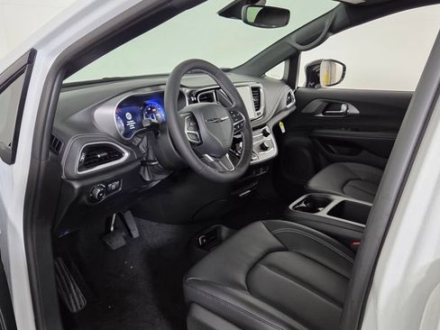 New 2026 Chrysler Pacifica Select FWD image 14