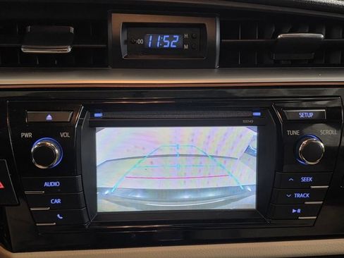 Used 2015 Toyota Corolla LE image 19