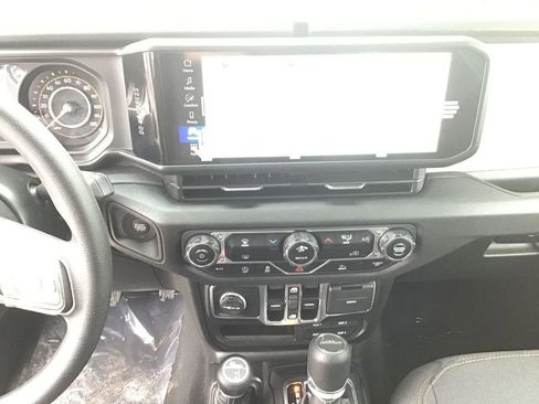 New 2025 Jeep Gladiator Sport image 14