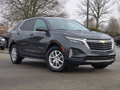 Used 2023 Chevrolet Equinox LT image 2