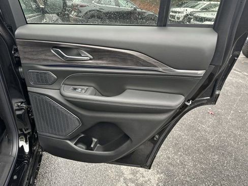 New 2025 Jeep Grand Cherokee Overland image 16