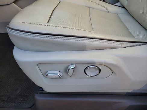 Used 2023 GMC Yukon XL Denali image 9