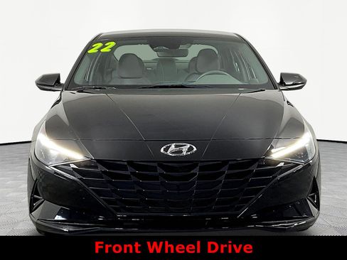 Used 2022 Hyundai Elantra SE FWD image 2