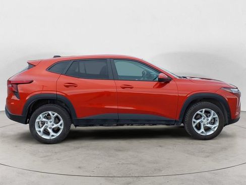 Used 2024 Chevrolet Trax LS w/ LS Convenience Package FWD image 6