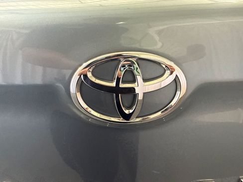 Used 2005 Toyota Avalon Limited FWD image 14